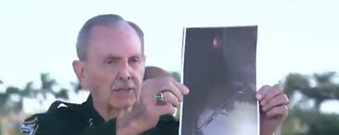 Εφοδιασμένος «με τουφέκι και μπιτόνι βενζίνης» ο άνδρας που πυροβολήθηκε και σκοτώθηκε από πράκτορες στην έπαυλη του Τραμπ