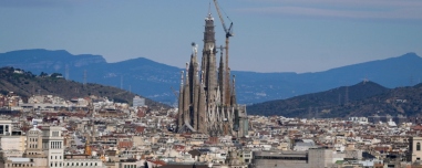 Μετά από 144 χρόνια εργασιών τοποθετήθηκε το τελευταίο κομμάτι της Σαγράδα Φαμίλια: Τι απομένει για την ολοκλήρωσή της