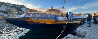 Ταξίδι στον χρόνο με ένα «ιπτάμενο δελφίνι» από τα παλιά στα γυρίσματα της ταινίας με τον Μπραντ Πιτ στην Ύδρα: Βίντεο και φωτογραφίες