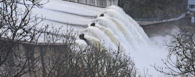 Δείτε βίντεο: Πώς οι Βούλγαροι ανοίγουν το φράγμα του Ιβαϊλοφγκραντ και τεράστιες ποσότητες νερού καταλήγουν στον Έβρο μέσω του Άρδα