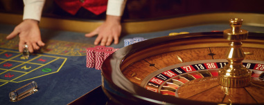 Πρόστιμα έως 800.000 ευρώ, αυτόματο «κλείδωμα» ιστοτόπων και κάθειρξη έως 10 έτη: Όλα όσα προβλέπει το νομοσχέδιο για τον παράνομο τζόγο