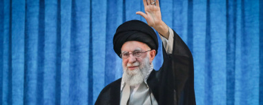 Πώς ο Χαμενεΐ κατάφερε να μείνει στην εξουσία για σχεδόν 40 χρόνια: Τα φτωχικά παιδικά χρόνια και η καταπίεση στις γυναίκες