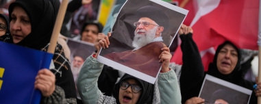 Ο Χαμενεΐ πέθανε, το καθεστώς θα καταρρεύσει; Επτά ερωτήσεις και απαντήσεις για την επόμενη μέρα για το Ιράν και τον κόσμο