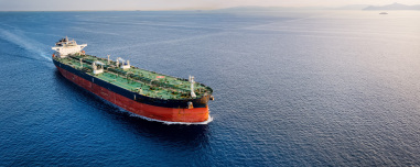 Reuters: Αλμα 10% στις τιμές του πετρελαίου πριν καν ανοίξουν οι αγορές, κοντά στα $80 το Μπρεντ μετά το χτύπημα στο Ιράν