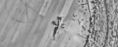 Η στιγμή που οι Ισραηλινοί καταστρέφουν δύο ιρανικά μαχητικά λίγο πριν απογειωθούν από το Ταμπρίζ