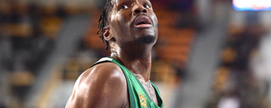 Η ιστορία του Νάιτζελ Χέιζ-Ντέιβις: Από τα εργοστάσια της Chrysler στα φώτα των τελικών, τα δύσκολα παιδικά χρόνια, η σχέση με τον πατριό του