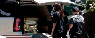 Σε χρυσό φέρετρο θάφτηκε ο Ελ Μέντσο: Με στρατιωτική παρουσία η κηδεία του στο Μεξικό