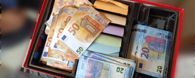 Πώς εντόπισαν οι αρχές τον 16χρονο παραχαράκτη που ανέβαζε βίντεο κάνοντας αναλήψεις από ATM με κάρτες-κλώνους