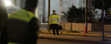 Μπαινόβγαινε στη φυλακή ο Σουδανός που απειλούσε να ανατιναχθεί στη ΓΑΔΑ: Είπε ότι βρήκε τις χειροβομβίδες σε τάπερ σε άλσος στην Ακρόπολη