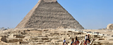 Η ιστορία της 61χρονης που ταξίδεψε στην Αίγυπτο για τον 26χρονο έρωτά της και κατέληξε με χρέη