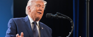 «Προστατεύουμε τα πλοία στα Στενά του Ορμούζ, ο πόλεμος στο Ιράν θα τελειώσει αρκετά σύντομα», καθησυχάζει ο Τραμπ 