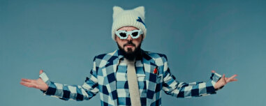 Πανδαιμόνιο με το βιντεοκλίπ του Ακύλα για το Ferto, «σε ευχαριστούμε που δεν ξέχασες ποια χώρα εκπροσωπείς» του γράφουν