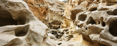 Το νησί των πυραύλων: Γιατί το Κεσμ στα Στενά του Ορμούζ χαρακτηρίζεται «αβύθιστο αεροπλανοφόρο» του Ιράν και πώς μπορεί να κρίνει τον πόλεμο