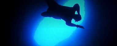 «Το ρεύμα τον ρούφηξε μέσα στην τρύπα, πάλευε 40 λεπτά να σωθεί» λέει ο φίλος του 34χρονου που βούτηξαν μαζί στο Πηγάδι του Διαβόλου