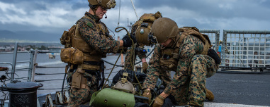 Πυραυλική επίθεση του Ιράν σε Τελ Αβίβ και Ιερουσαλήμ, το Ισραήλ σφυροκοπά ξανά τη Βηρυτό - Χιλιάδες πεζοναύτες στη Μέση Ανατολή την Παρασκευή, γράφει η WSJ
