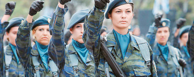 Γυναίκες πρώτη φορά στα χακί: Τριψήφιος αριθμός αιτήσεων για 12μηνη εθελοντική θητεία, δέλεαρ τα μόρια για προσλήψεις στο Δημόσιο
