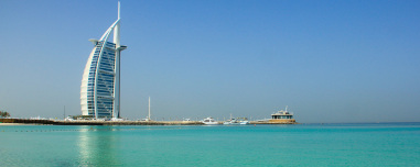 Έρημη πόλη το Ντουμπάι, με κλειστά ξενοδοχεία, εγκαταλελειμμένα εμπορικά κέντρα και συλλήψεις ξένων που μιλούν για τις επιθέσεις