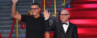 Dolce χωρίς Gabbana: Πώς έφτασε να χρωστάει μισό δισ. ευρώ ο διάσημος οίκος και τι σημαίνει η αποχώρηση του Stefano Gabbana