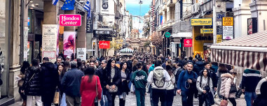 Νέο πακέτο μέτρων: Τι και πόσα κερδίζουν συνταξιούχοι, ενοικιαστές και οικογένειες με παιδιά