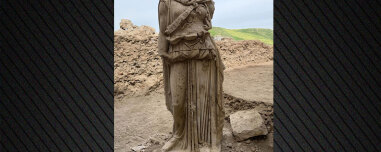 Ανακαλύφθηκε ακέφαλο μαρμάρινο άγαλμα της θεάς Αθηνάς στην αρχαία ελληνική πόλη της Λαοδίκειας στην Τουρκία, δείτε βίντεο και φωτογραφίες