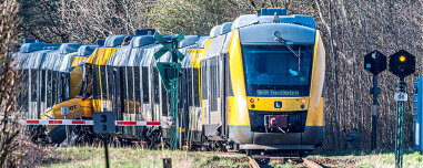 Μετωπική σύγκρουση τρένων στη Δανία με τραυματίες, δείτε εικόνες από το σημείο