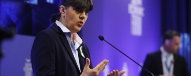 Live η συνέντευξη Τύπου της Λάουρα Κοβέσι από το Φόρουμ των Δελφών