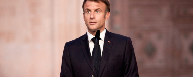 Το δείπνο για τον Μακρόν στο Προεδρικό:  Ποιοι πολιτικοί, επιχειρηματίες και προσωπικότητες του πολιτισμού θα δώσουν το παρών
