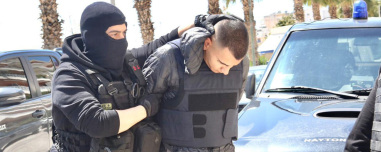 Ομολόγησε τη δολοφονία στον Άγιο Δημήτριο ο 20χρονος, πήρε προθεσμία για την Τρίτη - Τη Δευτέρα απολογούνται ο 18χρονος και οι δύο κοπέλες