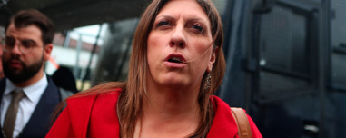 Η Κωνσταντοπούλου κατήγγειλε επιθεωρητές εργασίας που έλεγχαν υπόθεση υπαλλήλου της Πλεύσης, κατέληξαν στο ΑΤ Ομονοίας