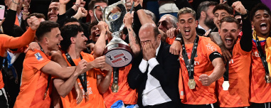 Ιστορική βραδιά για τον ΟΦΗ στον Βόλο: Η απονομή της κούπας και οι ξέφρενοι πανηγυρισμοί μετά τη νίκη επί του ΠΑΟΚ, βίντεο 