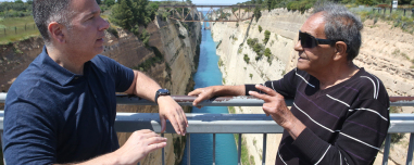 Οι αυτοκτονίες στον Ισθμό της Κορίνθου: Η γυναίκα με το μωρό, ο άνδρας που μετάνιωσε - Όσα έχει δει ο περιπτεράς της γέφυρας