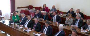 Έξαλλος Δουδωνής με Κωνσταντοπούλου: «Δεν δέχομαι μομφή» - «Μη μου χτυπάτε τα χέρια σας» φώναζε η Ζωή