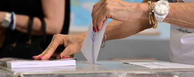 Δύο δημοσκοπήσεις, Pulse και Opinion Poll, δείχνουν άνοδο για τη ΝΔ που ξεπερνά το 30% μετά την ΔΕΘ, σταθερός ο Τσίπρας, τρίτο το ΠΑΣΟΚ 