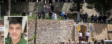Πλήθος κόσμου και οργή στην κηδεία του 21χρονου Νικήτα στο Ηράκλειο: «Φύγετε, ήρθατε τώρα που τον σκότωσαν» φώναζαν σε αστυνομικούς