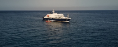 Δείτε live: Στο λιμάνι της Τενερίφης το MV Hondius, με ειδικά λεωφορεία και αεροπλάνα η μεταφορά των επαφών υψηλού κινδύνου