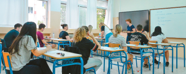 Πανελλαδικές και αγορά εργασίας: Από την τεχνολογία, στα logistics έως την Υγεία - Ποια επαγγέλματα έχουν μέλλον και ποια υποχωρούν