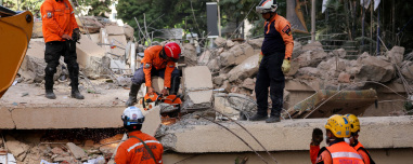 «Όπου κι αν κοιτάξεις είναι σαν κόλαση»: Ψάχνουν πάνω από 21.000 αγνοούμενους μετά τον διπλό σεισμό στη Βενεζουέλα