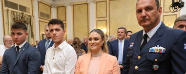 Οι αριστούχοι των Πανελλαδικών, η δασκάλα και ο πιλότος F-16 τιμητικοί προσκεκλημένοι στο Προεδρικό Μέγαρο: Δείτε φωτογραφίες