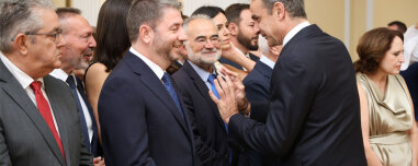 Τα παραλειπόμενα από το Προεδρικό: Οι διάλογοι των αρχηγών, οι «εκλογές τον Μάιο» και τα χαμόγελα Μητσοτάκη-Ανδρουλάκη, δείτε βίντεο και φωτογραφίες