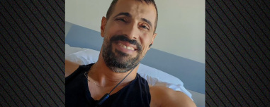 Γιώργος Παράσχος: Χαμογελαστός, δίνει τη μάχη του με τον καρκίνο, μπήκε στο νοσοκομείο για νέα θεραπεία