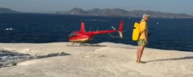 Η Πολιτική Αεροπορία διαπίστωσε κενό στον νόμο όταν ένας... απίθανος τύπος προσγείωσε το ελικόπτερό του στο Σαρακήνικο με εκατοντάδες λουόμενους - Παρέμβαση Εισαγγελέα