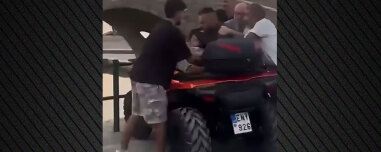 «Το μετανιώνω αλλά με βάρεσε πρώτος»: Τι υποστηρίζει ο οδηγός ταξί που ξυλοκόπησε τον υπάλληλο εταιρείας ενοικίασης οχημάτων στην Πάρο
