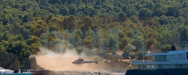 Μυστήριο με το ελικόπτερο στις Σπέτσες: Ο Γερμανός πιλότος είπε ότι δεν προσγειώθηκε στο ελικοδρόμιο για ένα μηχανάκι και ο Δήμας... ερευνά ακόμη το περιστατικό
