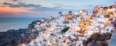 Όταν η Σαντορίνη ήταν ένα άγνωστο νησί, χωρίς λιμάνι και με μόλις 75 κλίνες, πώς εξελίχθηκε σε παγκόσμιο προορισμό
