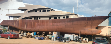 Από φιλόδοξο luxury σκάφος κατέληξε κουφάρι επί δύο δεκαετίες σε ναυπηγείο:  Η «Χίμαιρα» βγαίνει ξανά σε πλειστηριασμό