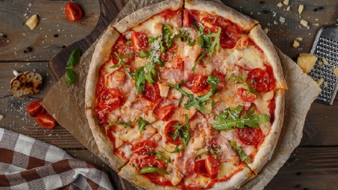 Τα 5 βήματα για να ανοίξετε το φύλλο της πίτσας σαν επαγγελματίας