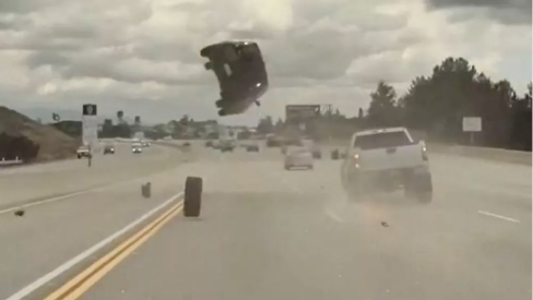 Σοκαριστικό ατύχημα: Τινάζεται στον αέρα… (+video)