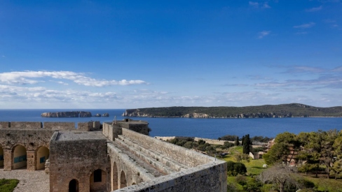 Το φημισμένο αξιοθέατο της Μεσσηνίας, με τη γοητευτική θέα στον κόλπο του Ναυαρίνου