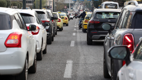 Ελλάδα: Από σήμερα μπαίνουν χιλιάδες αυτοκίνητα επιπλέον στο... μποτιλιάρισμα 