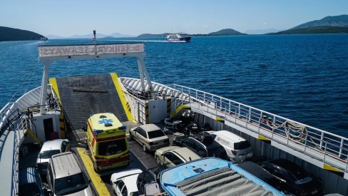 Απίστευτο καψόνι σε οδηγό ηλεκτρικού για να μπει στο πλοίο - Δείτε το video